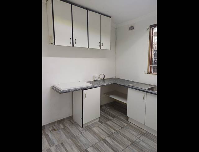 1 BEDROOM HOUSE TO LET IN BAYVIEW
